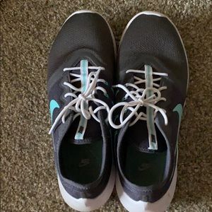 Lightly used Nike shoes